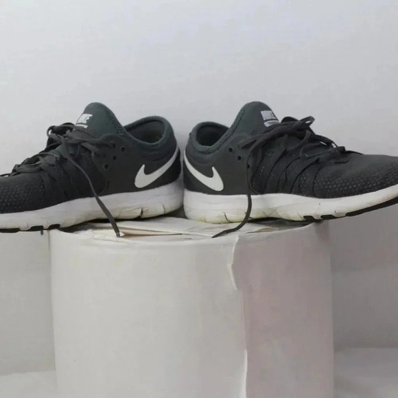 Nike ladies Training shoes - Picture 6 of 8